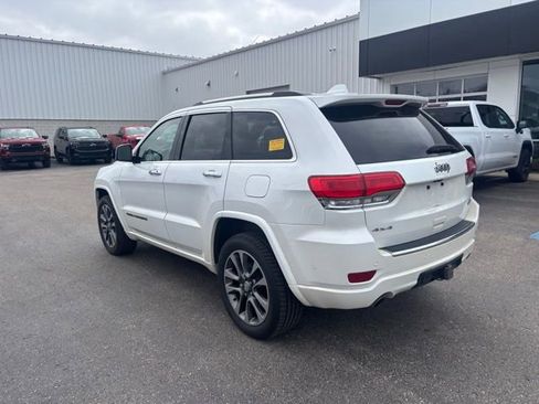 Used 2017 Jeep Grand Cherokee Overland w/ Jeep Active Safety Group image 6