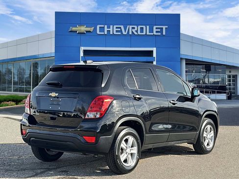 Certified 2022 Chevrolet Trax LS w/ Tint and Cruise Package image 6