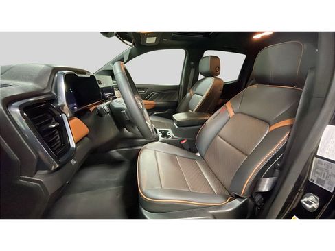 Used 2023 GMC Canyon AT4 w/ AT4 Premium Package image 11