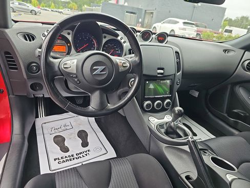 Used 2020 Nissan 370Z Coupe RWD image 16