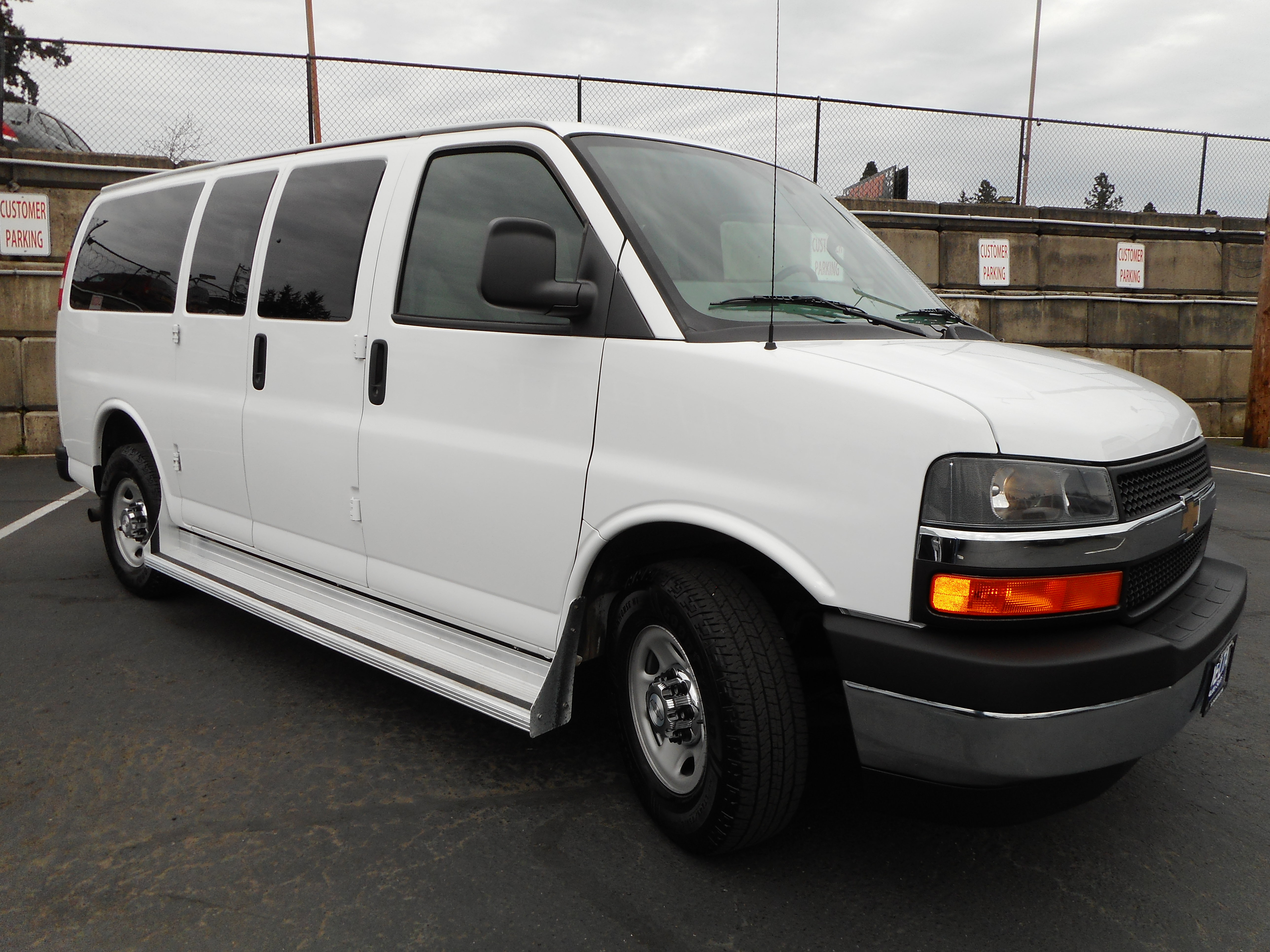 Used 2017 Chevrolet Express 3500 LT w/ LT Preferred Equipment Group RWD image 1