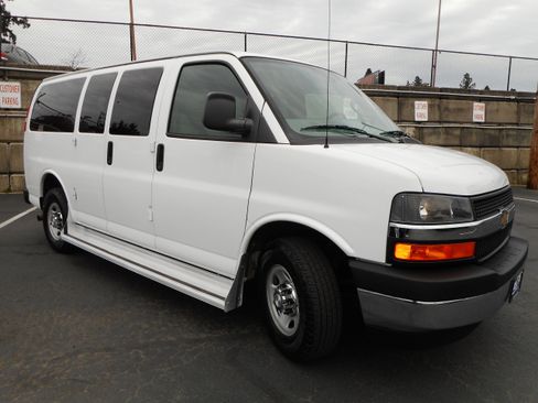 Used 2017 Chevrolet Express 3500 LT w/ LT Preferred Equipment Group image 1