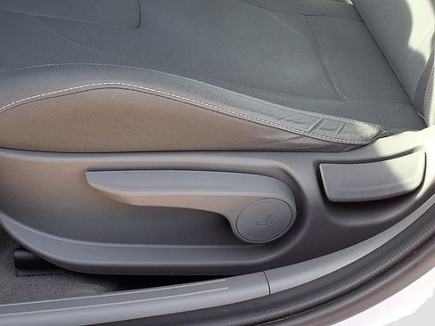 Used 2024 Hyundai Elantra SEL image 21