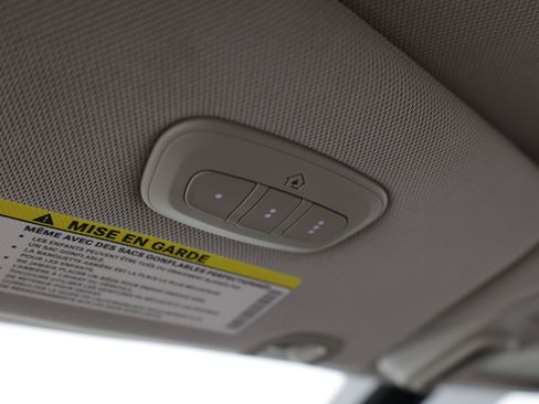 Used 2023 Chrysler Pacifica Limited FWD image 27