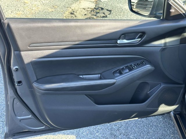 Used 2025 Nissan Altima 2.5 SV FWD image 13