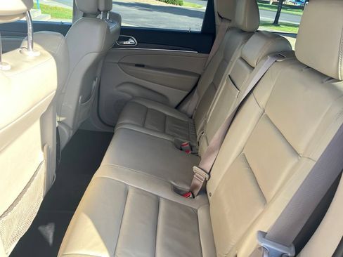 Used 2017 Jeep Grand Cherokee Limited AWD/4WD image 9