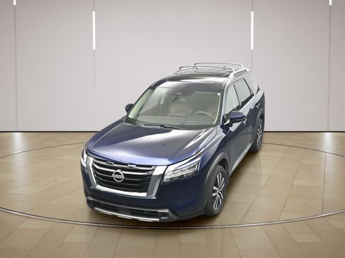 Used 2024 Nissan Pathfinder Platinum AWD/4WD image 33