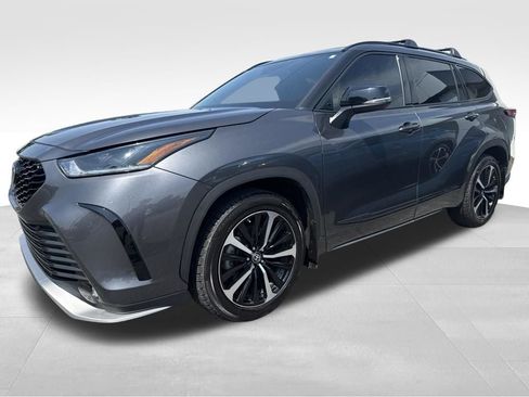Used 2022 Toyota Highlander XSE AWD/4WD image 5