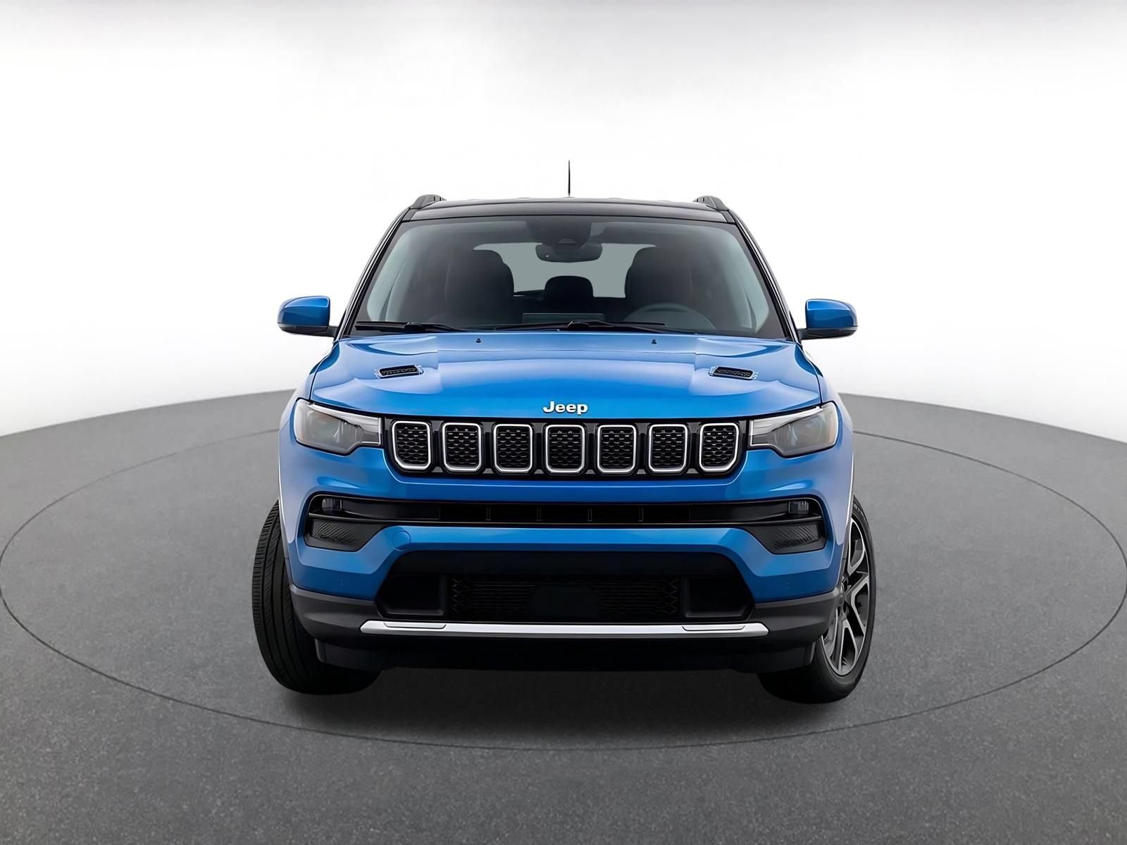 Used 2025 Jeep Compass Limited AWD/4WD image 2