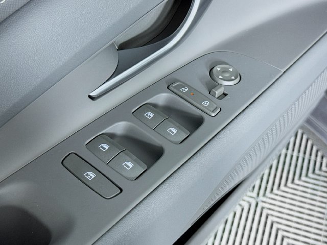 New 2025 Hyundai Elantra SEL FWD image 29