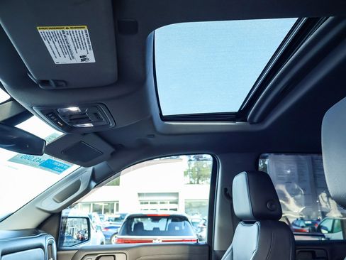 Used 2020 Chevrolet Silverado 1500 LT Trail Boss image 8