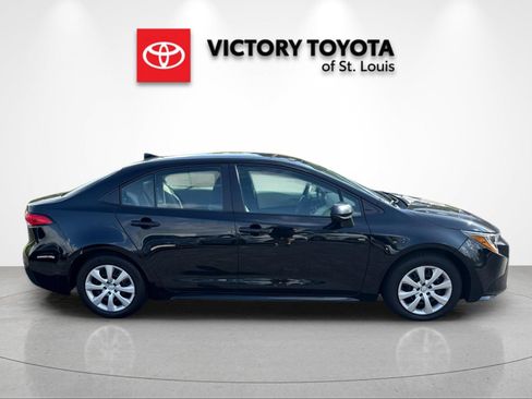 Used 2025 Toyota Corolla LE FWD image 2
