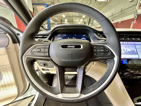 Certified 2023 Jeep Grand Cherokee L Limited w/ Luxury Tech Group II image 28