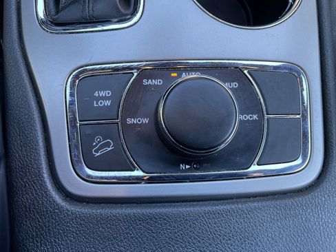 Certified 2021 Jeep Grand Cherokee Limited w/ Luxury Group II image 52