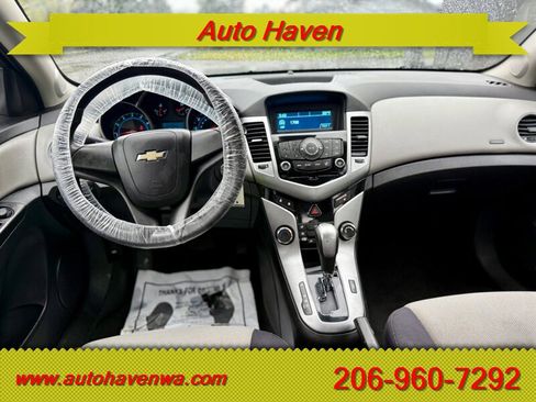 Used 2012 Chevrolet Cruze LS image 9