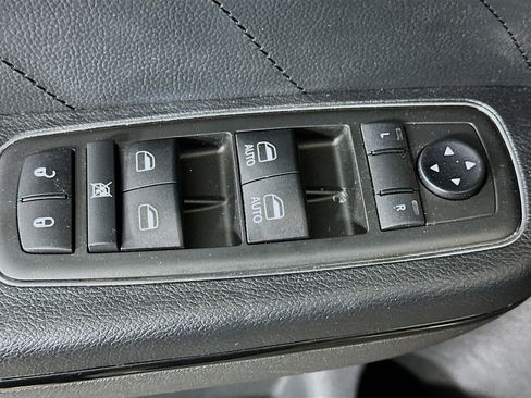 Used 2019 Dodge Charger R/T w/ Blacktop Package image 15