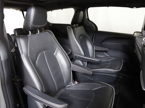 Used 2020 Chrysler Pacifica Limited w/ Advanced Safetytec Group image 9