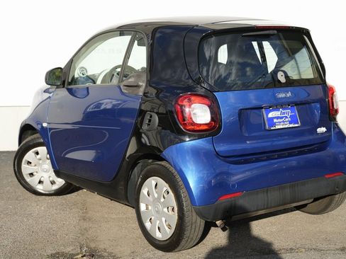 Used 2016 smart fortwo Coupe image 4