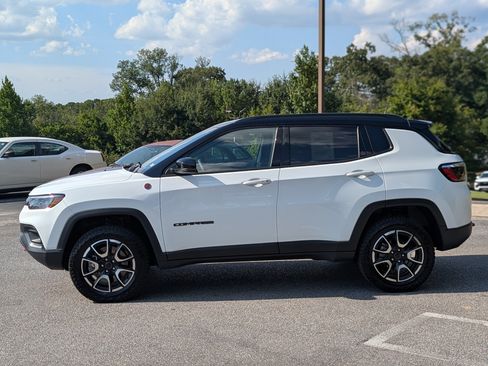 Used 2025 Jeep Compass Trailhawk AWD/4WD image 6