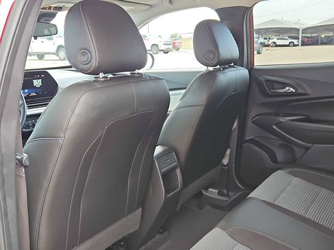 Used 2025 Chevrolet Trax LT w/ LT Convenience Package FWD image 16