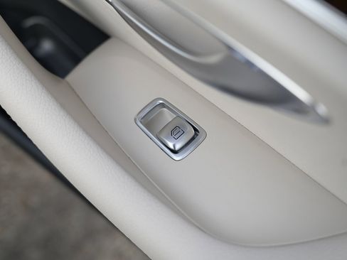 Used 2019 Mercedes-Benz E 300 4MATIC w/ Premium 1 Package image 40