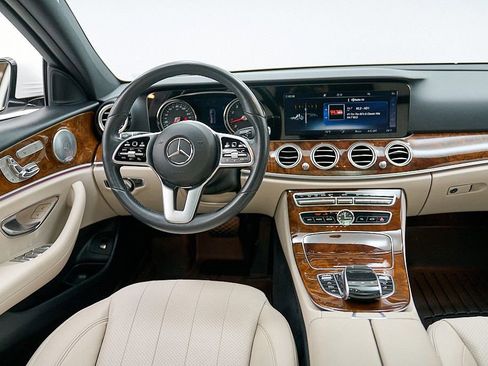 Used 2019 Mercedes-Benz E 450 4MATIC Wagon image 32