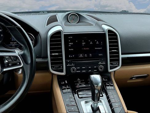 Used 2017 Porsche Cayenne AWD/4WD image 9