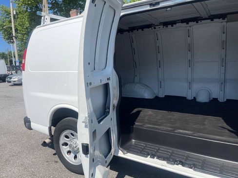 Used 2012 Chevrolet Express 1500 RWD image 23