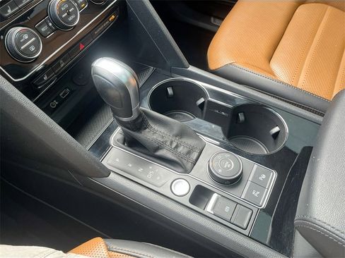 Used 2018 Volkswagen Atlas SEL Premium image 16