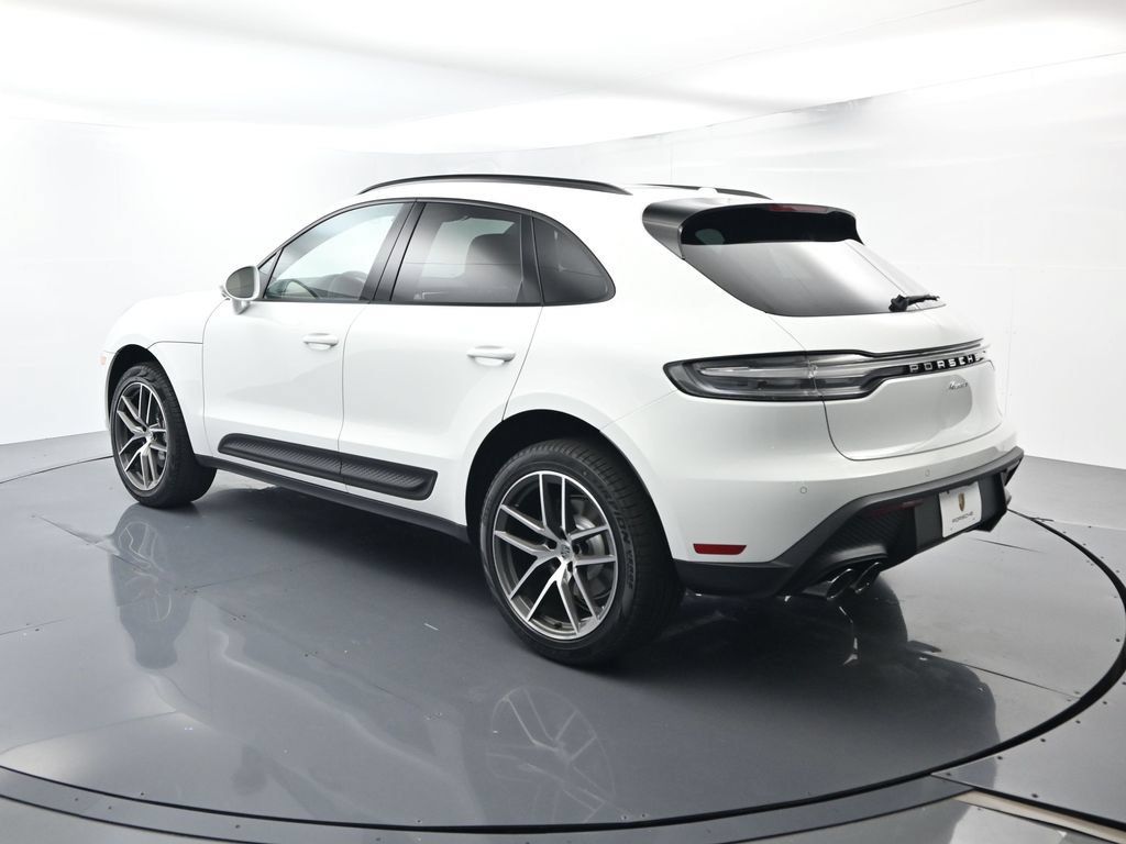 Certified 2026 Porsche Macan AWD/4WD image 3