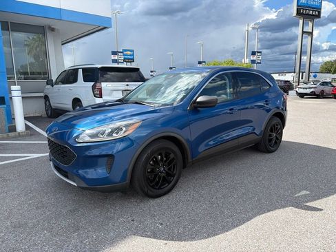 Used 2022 Ford Escape SE FWD image 2