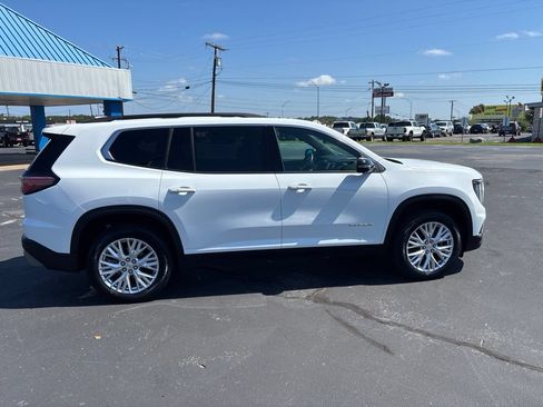 Used 2026 GMC Acadia Elevation w/ Elevation Premium Package FWD image 8