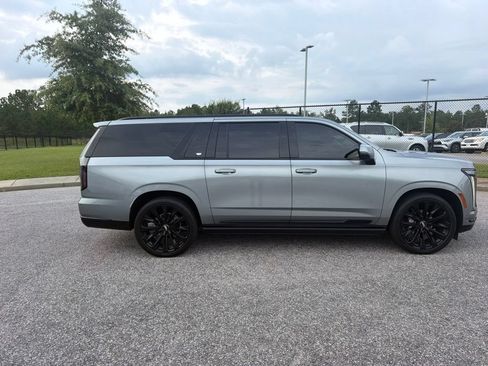 Used 2025 Cadillac Escalade ESV Sport Platinum w/ LPO, ONYX Package AWD/4WD image 4