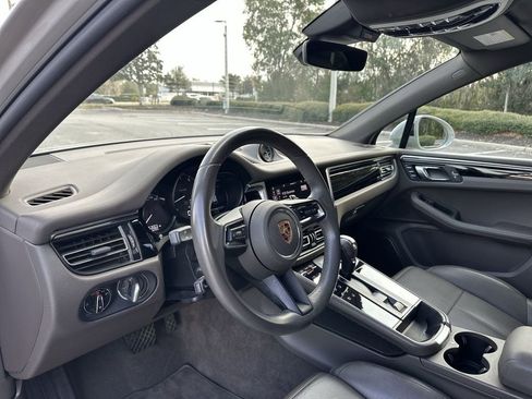 Used 2023 Porsche Macan image 12