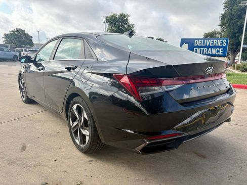 Used 2021 Hyundai Elantra Limited FWD image 3