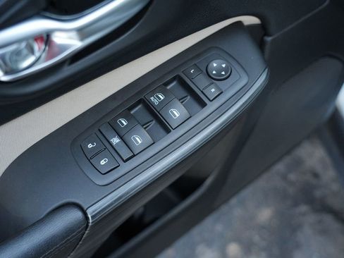 Used 2017 Jeep Cherokee Sport image 16