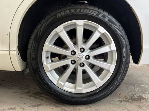 Used 2010 Toyota Venza w/ Convenience Pkg image 27