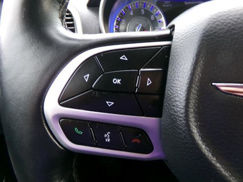 Used 2018 Chrysler 300 Limited image 18