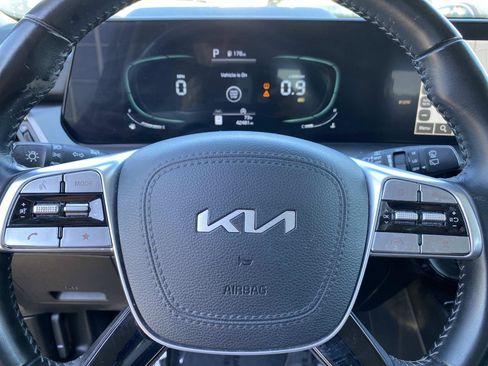 Used 2023 Kia Telluride S AWD/4WD image 16