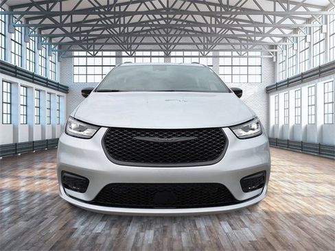 New 2026 Chrysler Pacifica Select w/ S Appearance Package image 9