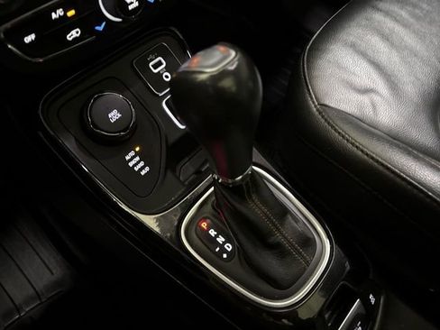 Used 2021 Jeep Compass Limited w/ Sun and Sound Group AWD/4WD image 17