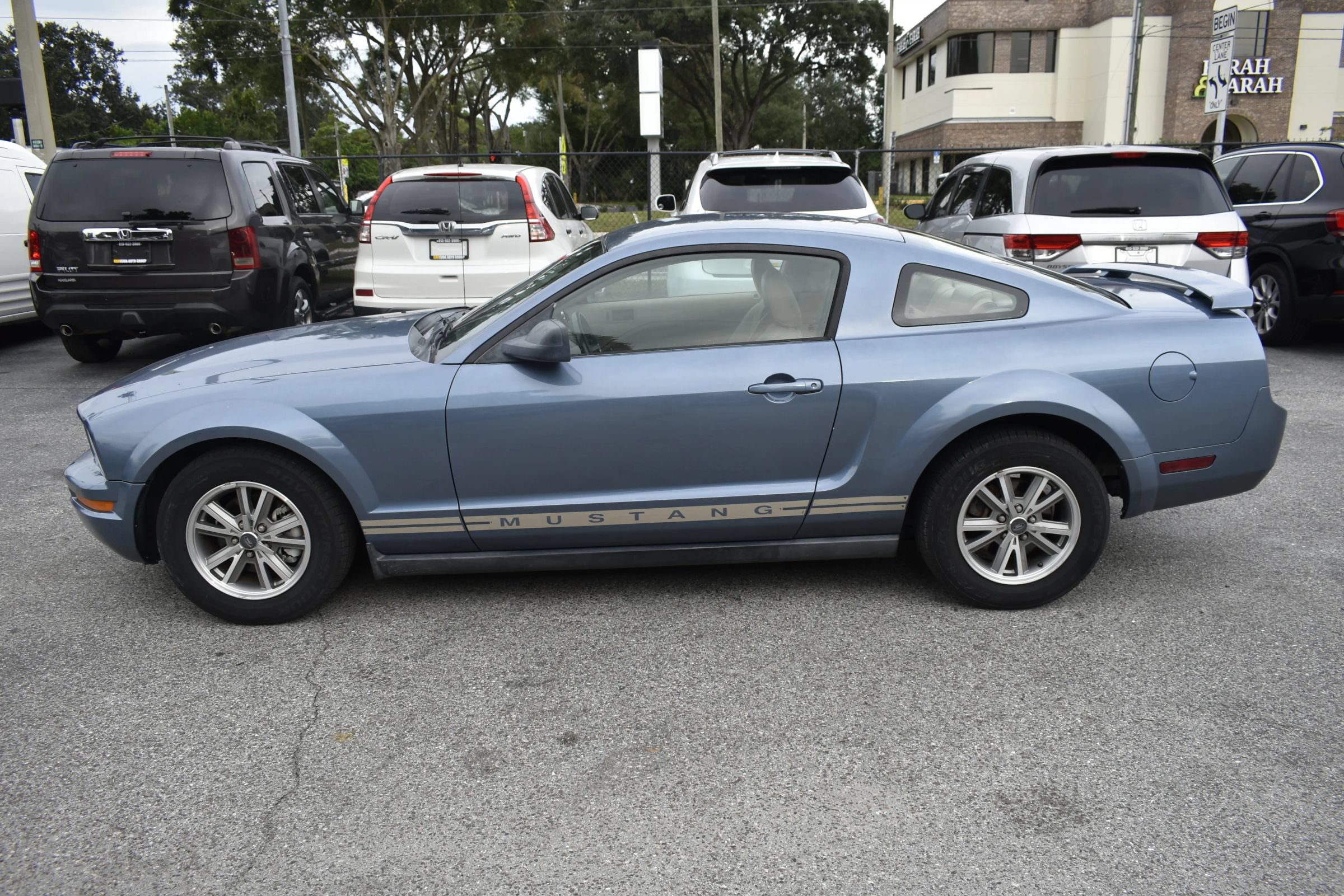Used 2005 Ford Mustang Coupe RWD image 4