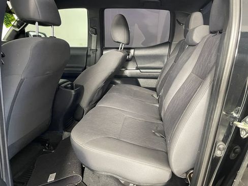 Used 2018 Toyota Tacoma TRD Sport w/ Technology Package AWD/4WD image 19