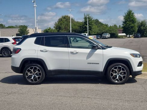 Used 2025 Jeep Compass Limited AWD/4WD image 2