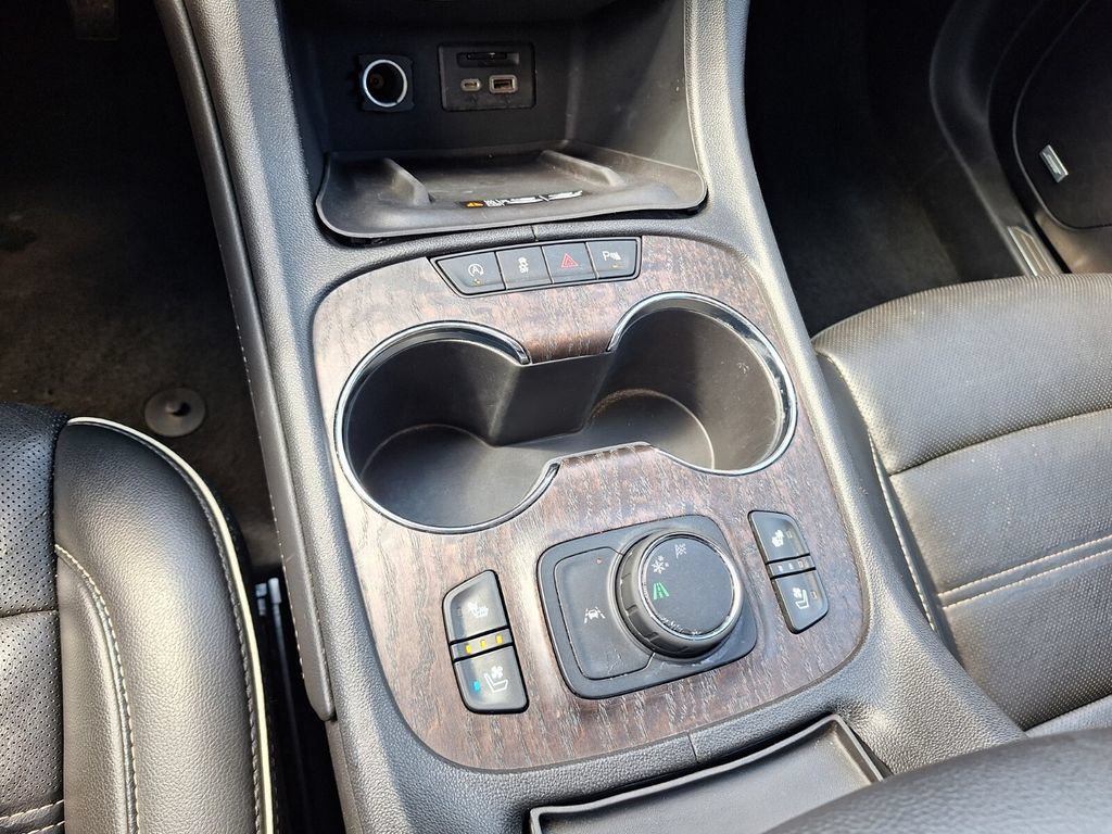 Used 2023 GMC Acadia Denali FWD image 16