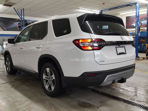 Used 2025 Honda Pilot EX-L image 31