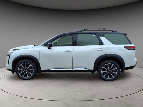 New 2026 Nissan Pathfinder Platinum image 2