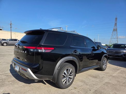 Used 2024 Nissan Pathfinder SL FWD image 5