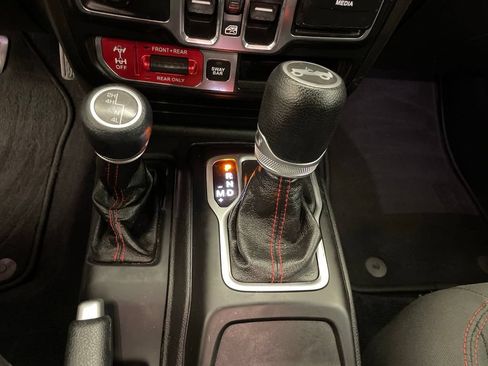 Used 2020 Jeep Wrangler Unlimited Rubicon AWD/4WD image 17