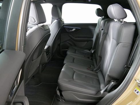 Certified 2025 Audi Q7 2.0T Premium Plus image 30